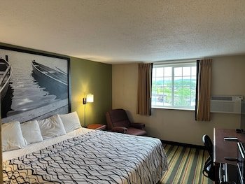 Super 8 by Wyndham Winona MN