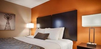 Best Western Plus Lubbock Windsor Inn