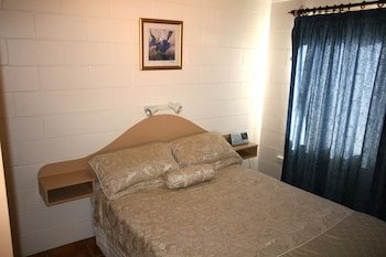 Lake Edge Holiday Units