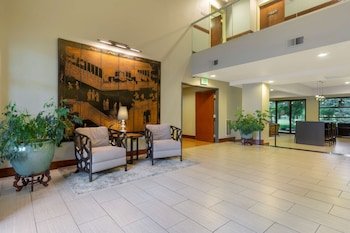 Best Western Plus Plaza by the Green