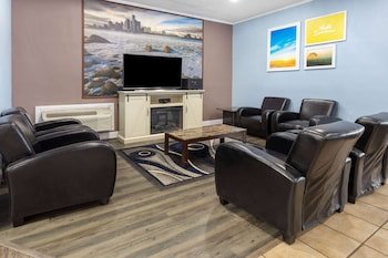 Days Inn by Wyndham Livonia - Detroit