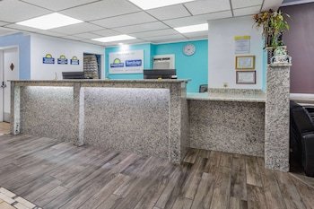 Days Inn by Wyndham Livonia - Detroit