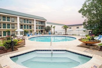 Econo Lodge Inn & Suites Foley