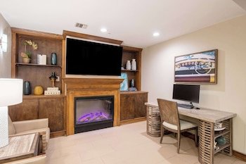 Econo Lodge Inn & Suites Foley