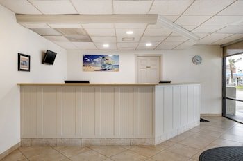 Tropical Winds Oceanfront Hotel