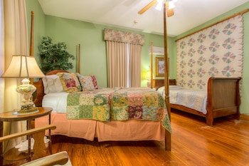 Sweetwater Branch Inn Bed and Breakfast