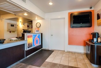 Motel 6 Kansas City Southwest - Lenexa