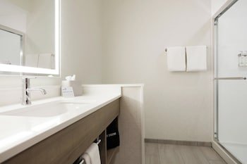 Holiday Inn Express & Suites Memphis East