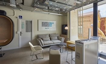 Hostelfly Madrid Airport