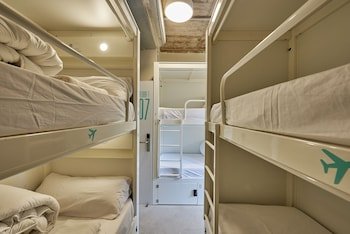 Hostelfly Madrid Airport