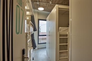 Hostelfly Madrid Airport