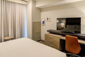Holiday Inn & Suites Houston West - Katy Mills