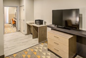 Holiday Inn & Suites Houston West - Katy Mills