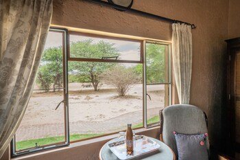 Grasslands Bushman Lodge
