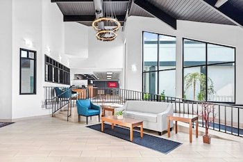 Hometowne Studios & Conference Center By Red Roof Cortland