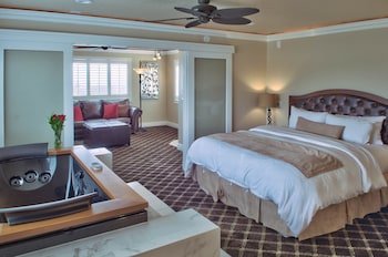 Lovers Point Inn