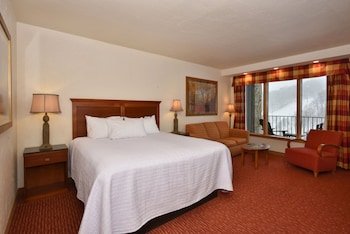 Slopeside Hotel