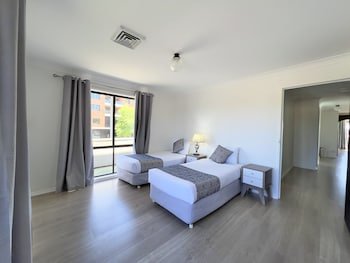 Garden Court Motel
