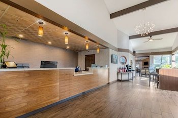 Best Western Plus Forest Park Inn