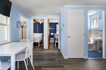 The Beaches Motel & Cottages