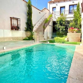 El Patio De Los Jazmines