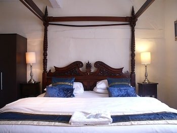 The Saracen’s Head Inn