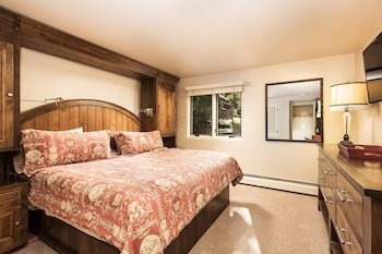 Fifth Avenue by Frias Properties