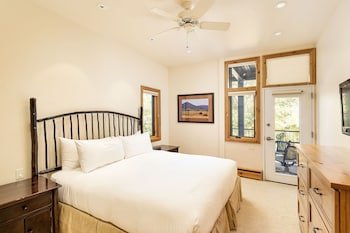 Fifth Avenue by Frias Properties