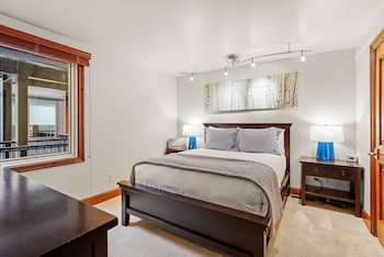 Fifth Avenue by Frias Properties