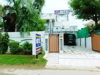 Hotel Moon Palace