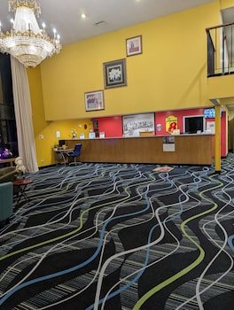 Super 8 by Wyndham Staunton