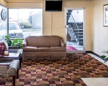 Economy Inn & Suites