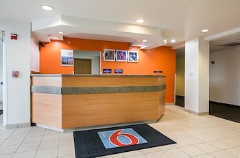 Motel 6 Sycamore