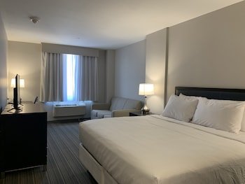 Wingate by Wyndham JFK Airport / Far Rockaway