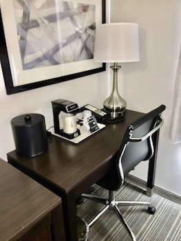 Wingate by Wyndham JFK Airport / Far Rockaway