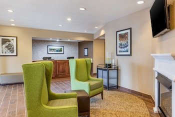 Comfort Inn DeKalb Adjacent the University