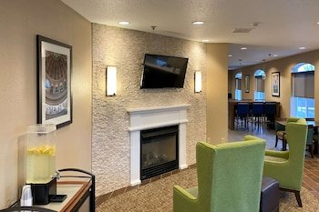 Comfort Inn DeKalb Adjacent the University