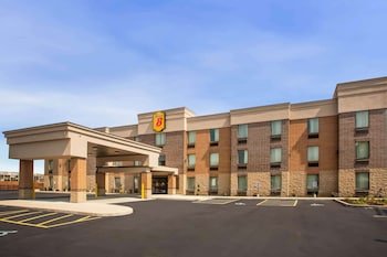 Super 8 by Wyndham St. Louis North