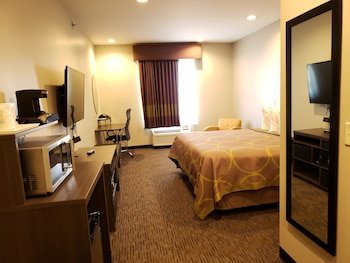 Super 8 by Wyndham St. Louis North