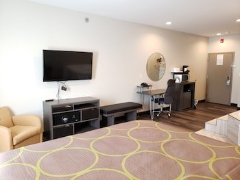 Super 8 by Wyndham St. Louis North