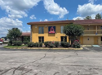 Motel 6 Huntsville, AL – University Dr.
