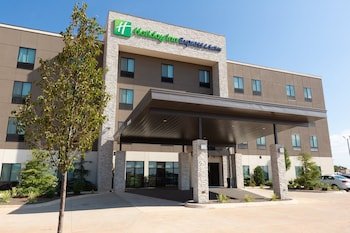 Holiday Inn Express & Suites Kingfisher