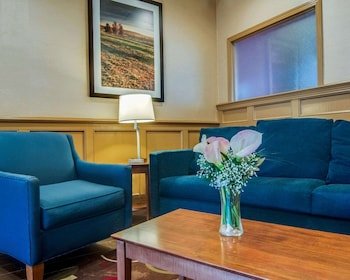 Comfort Inn & Suites Raphine - Lexington Near I-81 And I-64