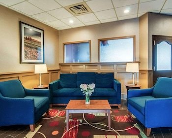 Comfort Inn & Suites Raphine - Lexington Near I-81 And I-64