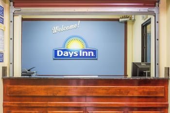 Days Inn by Wyndham Rayne