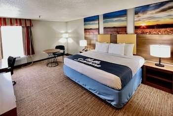 Days Inn by Wyndham Rayne