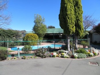 Commodore Court Motel
