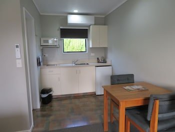 Commodore Court Motel