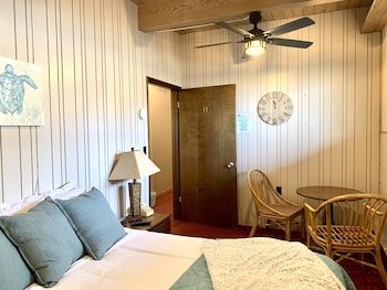 Breakers Boutique Inn
