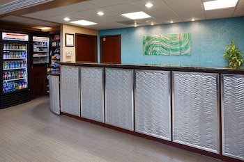 Days Inn & Suites by Wyndham Sam Houston Tollway